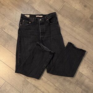 Levi's Women's Ribcage Straight Ankle Jeans in Dark Gray